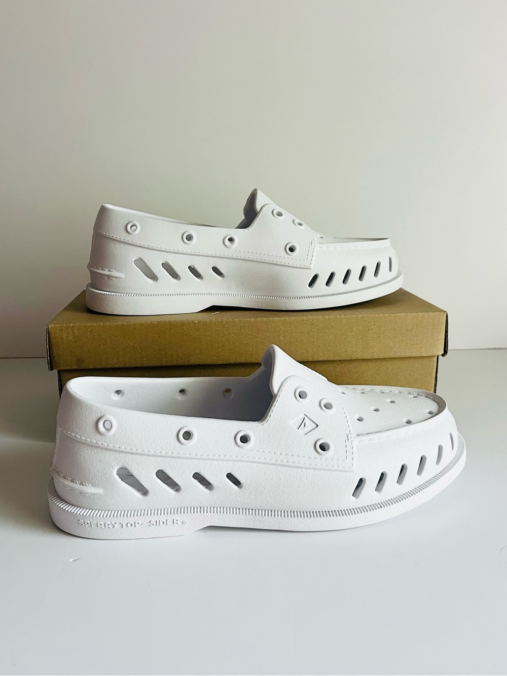 Sperry Authentic Original Float Boat Shoes White Unisex Men’s 6 Women’s 8